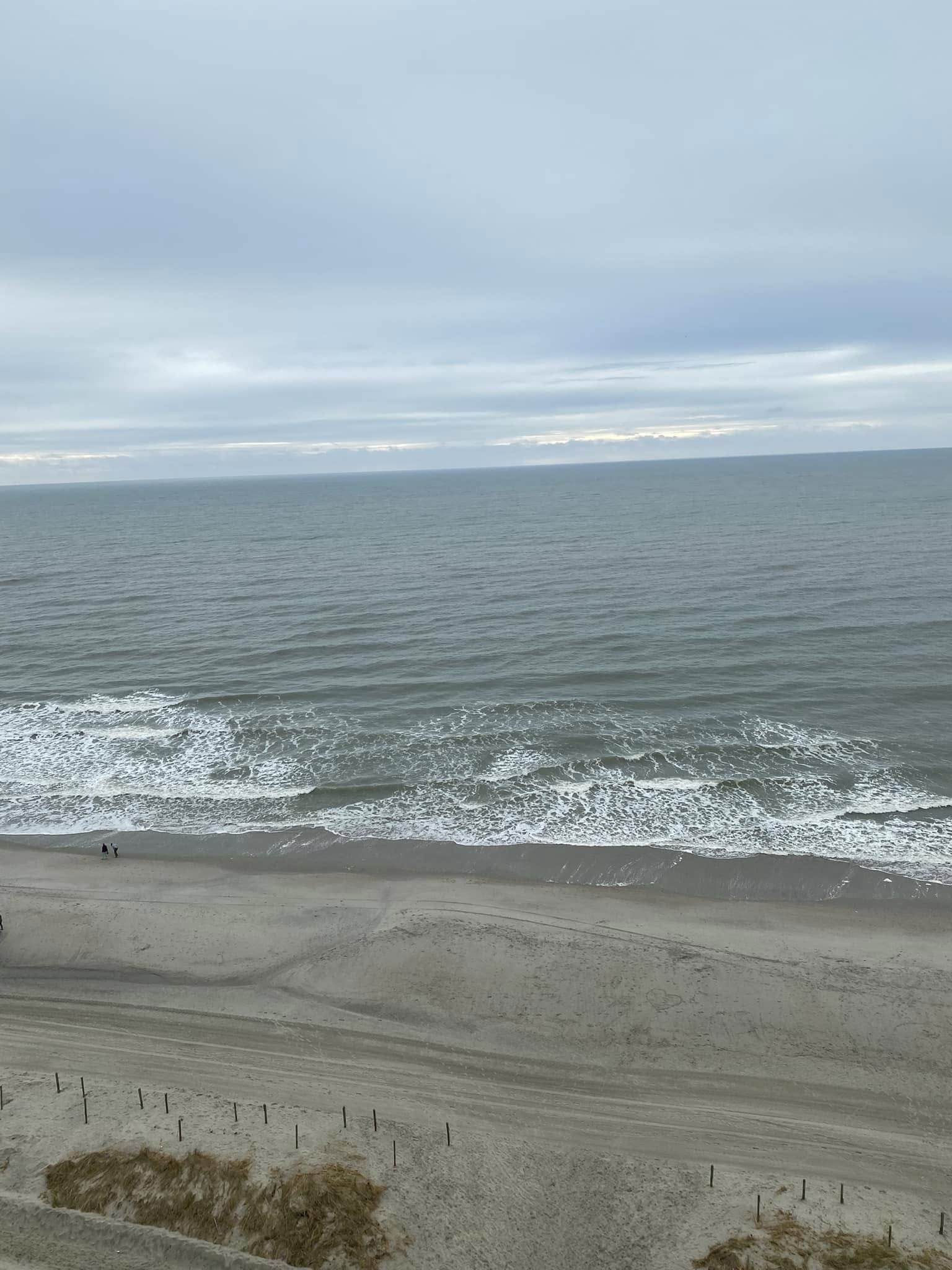 Ocean waves seen from an S&S Travel beach getaway